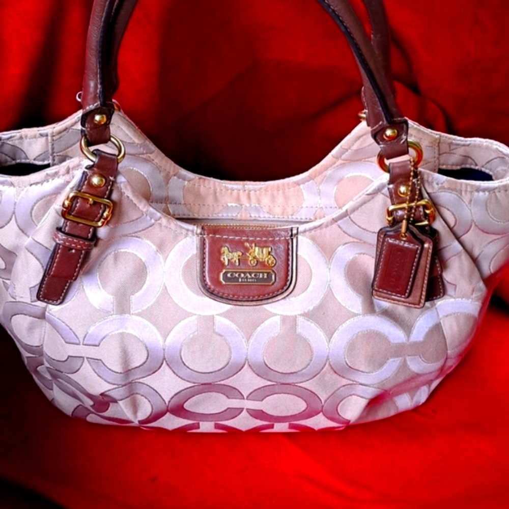 *SOLD*COACH CARRIAGE COLLECTION Cream Satin SIGNATURE SHOULDER EC